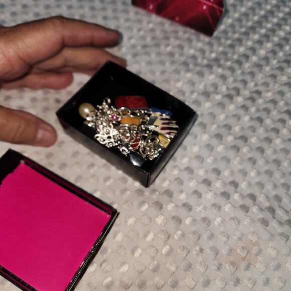 AVON EUC VINTAGE 125 ANNIVERSARY CHARM BRACELET - Picture 4 of 6